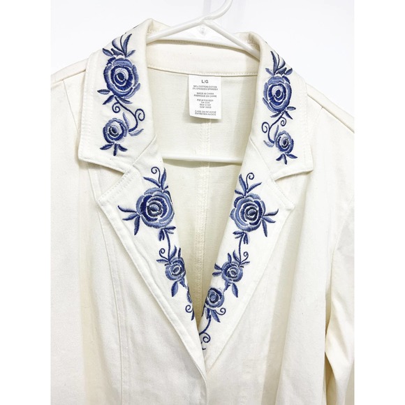 Vintage Womens 2 Button White Blazer with Floral Print on Neckline Size L - Picture 2 of 7